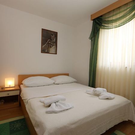 Apartment Bensak Klimno Esterno foto