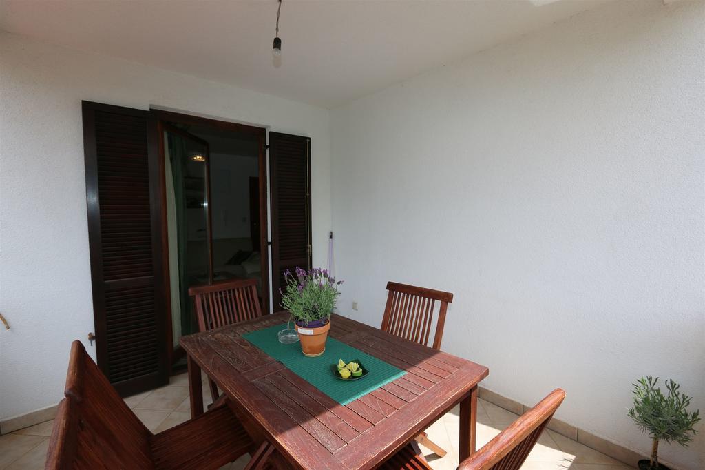 Apartment Bensak Klimno Esterno foto