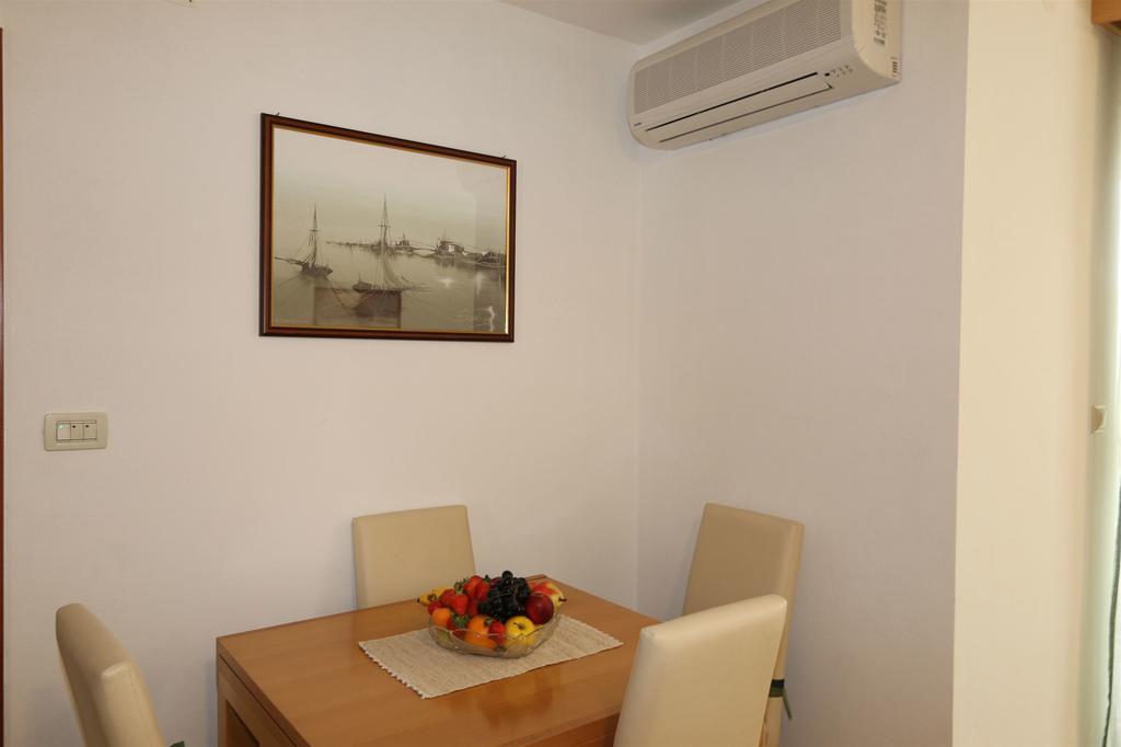 Apartment Bensak Klimno Esterno foto