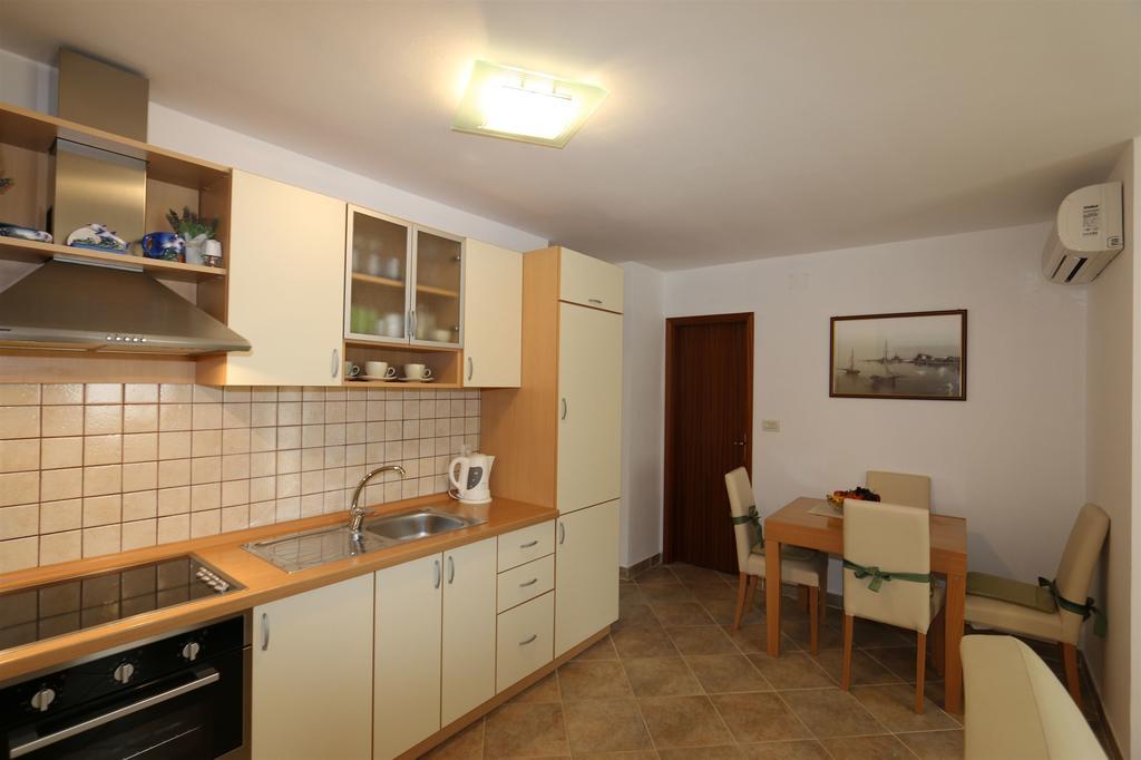 Apartment Bensak Klimno Esterno foto