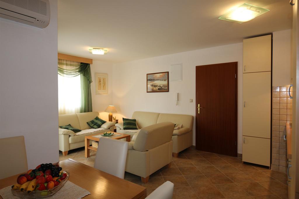 Apartment Bensak Klimno Esterno foto